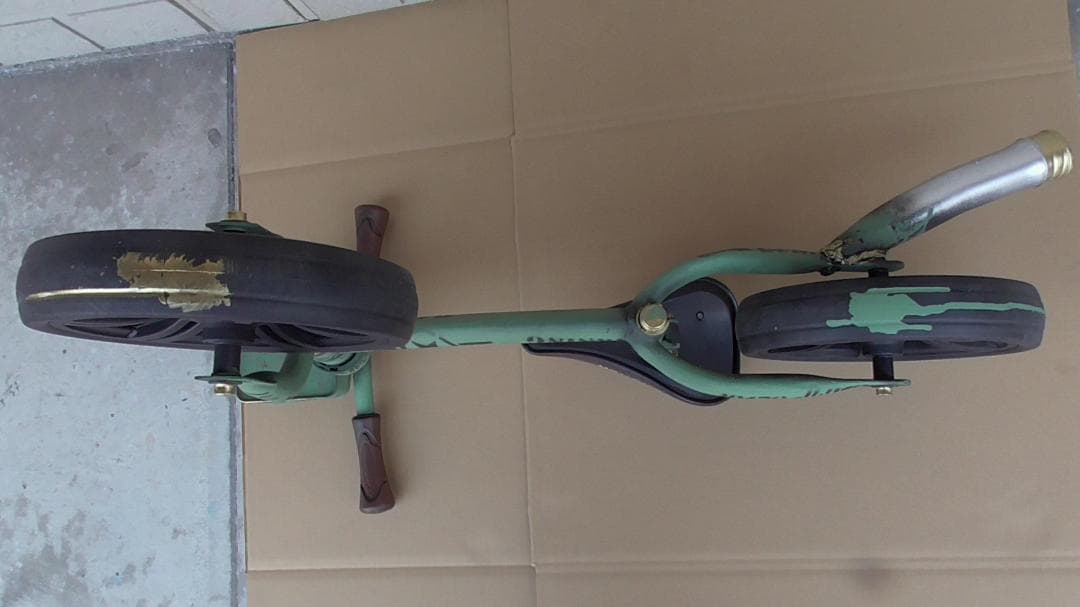 展示品 キッズバイク 足けり インテリア 9インチ？ ストライダー シャビー