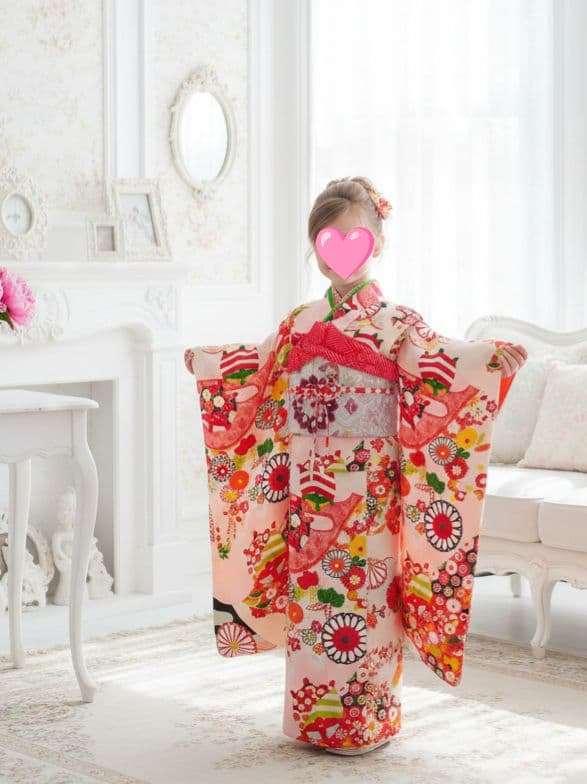 アンティーク薄ピンクの着物と3歳着物