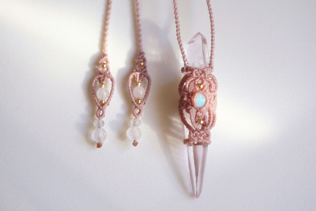 両剣ベラクルスアメジストポイント　エチオピア産オパール　マクラメ　ネックレス