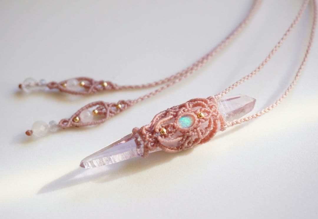 両剣ベラクルスアメジストポイント　エチオピア産オパール　マクラメ　ネックレス