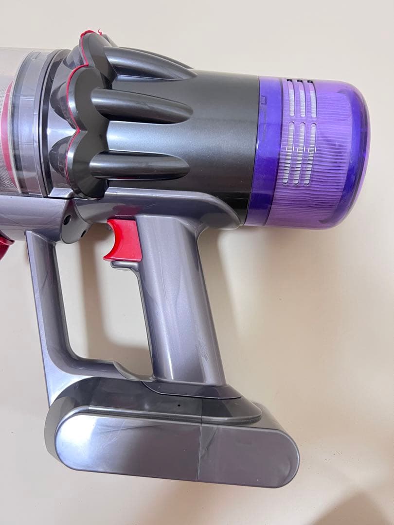 ダイソン Digital Slim Fluffy SV18 本体のみ