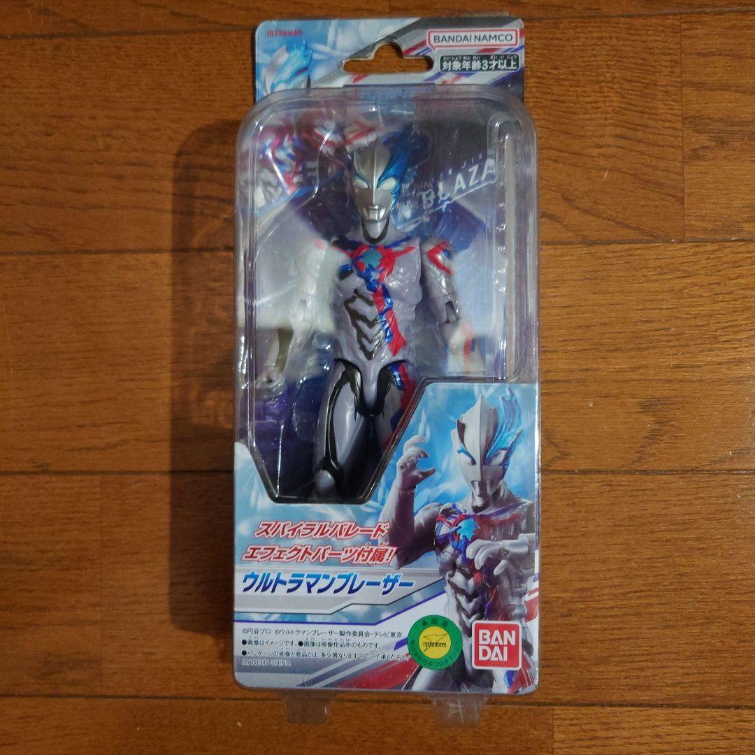 DXアースガロンと怪獣アドバンス ニジカガチ、ブレーザーの3点セット