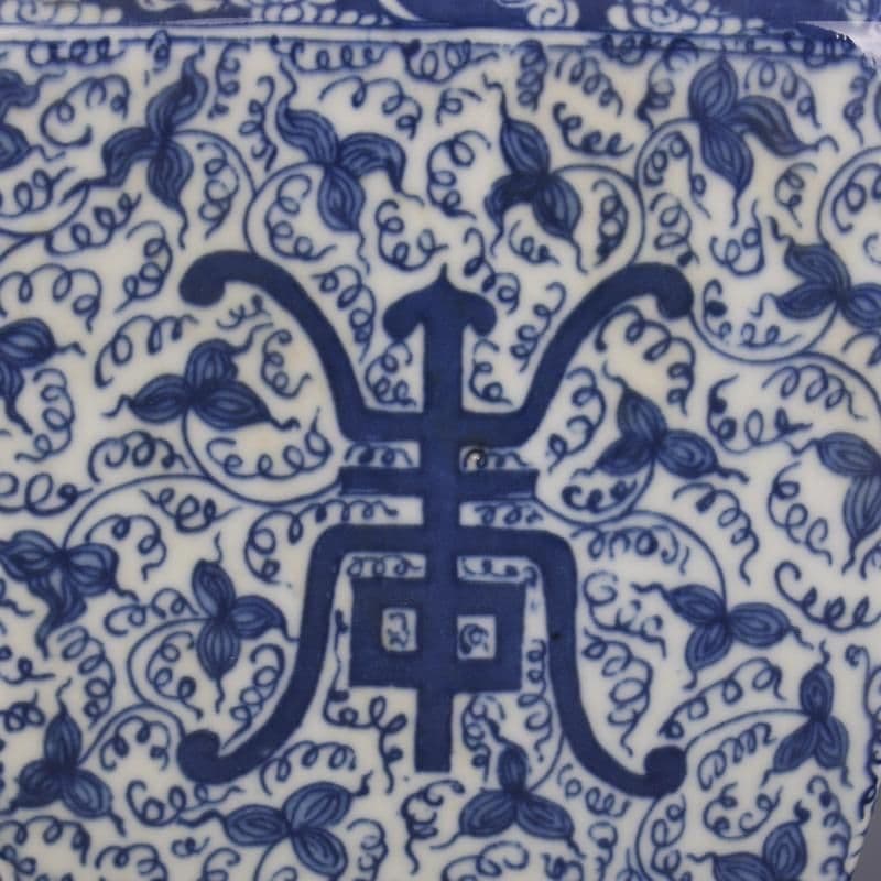 清康煕青花模様福寿三角瓶 景徳鎮 陶磁器 装飾品 現代工芸品 美術品 置物