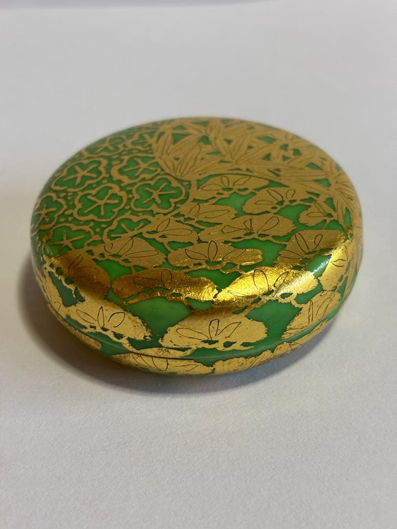 重要無形文化財小野珀子作緑釉金襴手松竹梅文香合最上位作　未使用　検次郎