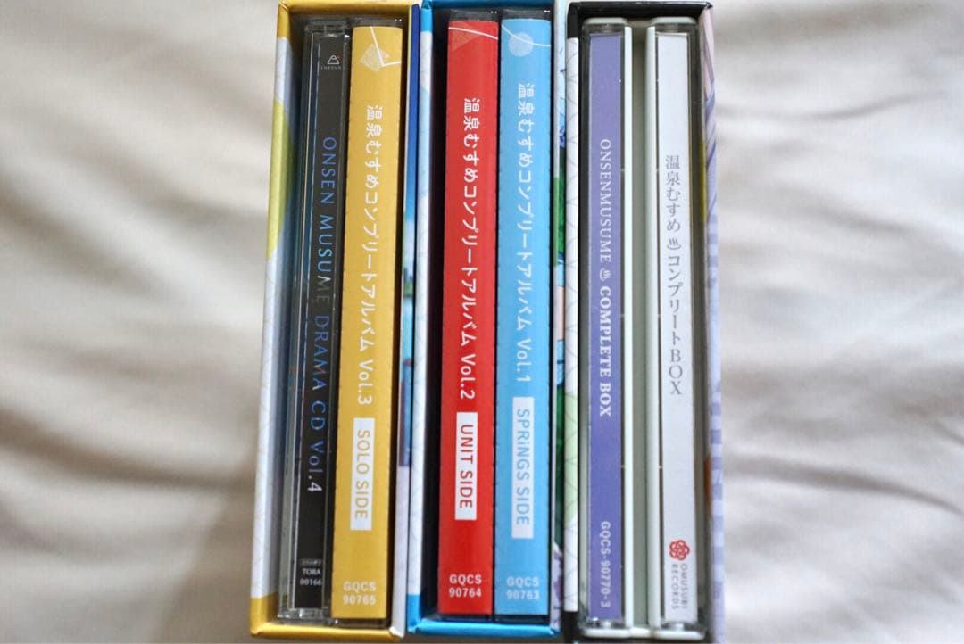 温泉むすめ CD&Blu-rayセット(サイン缶バッジ、名刺入れ付き)