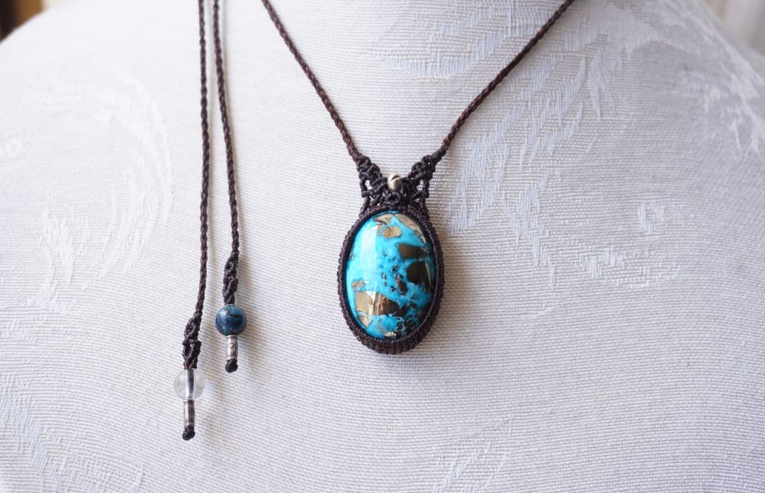 «special collection»大粒イラン産ターコイズマクラメネックレス