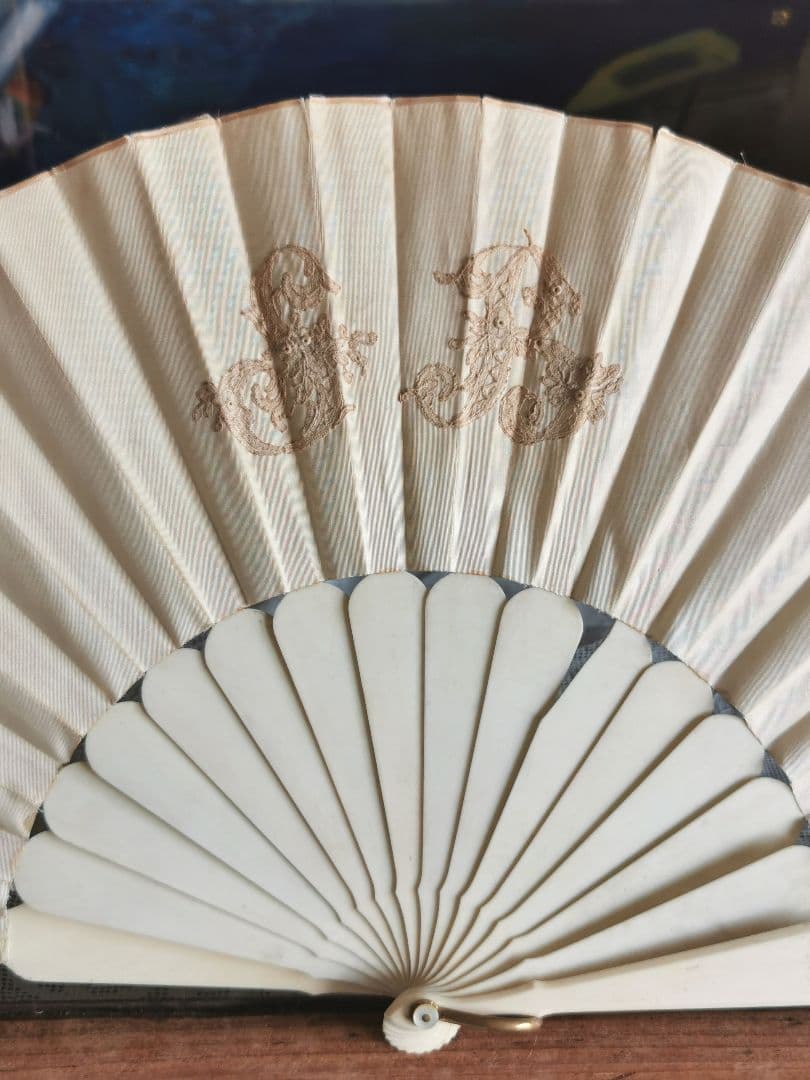 アンティークブルージュ ロザリンペルレ レースファン シルク 象牙色スティック