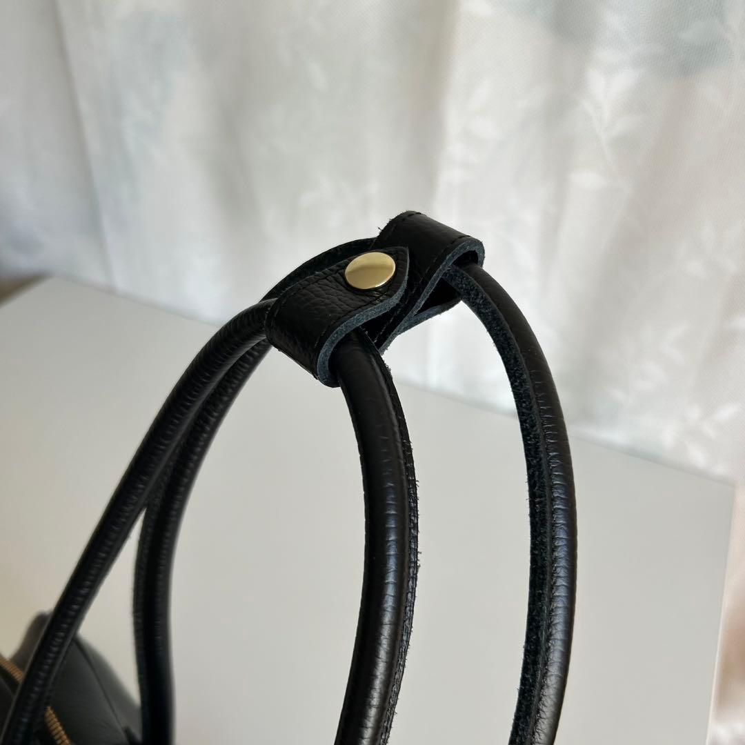 今季ヤングアンドオルセン黒レザーバッグ（定価39600 のお品)美品です