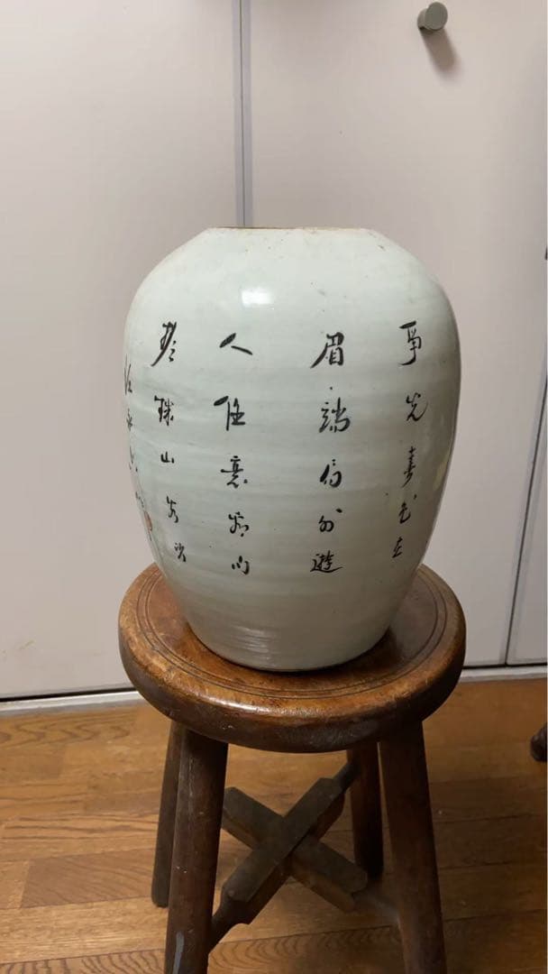 ス*ド様 骨董品3つ￼ 年季もの ￼染付人物文花 ツボ まとめ売り￼