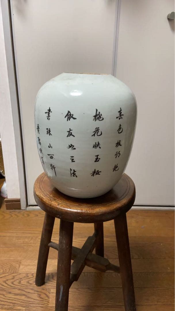 ス*ド様 骨董品3つ￼ 年季もの ￼染付人物文花 ツボ まとめ売り￼