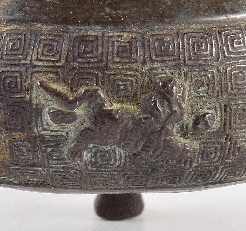 中国　古銅　獅子摘　神獣雷文　三足鼎　香炉　M　R4922