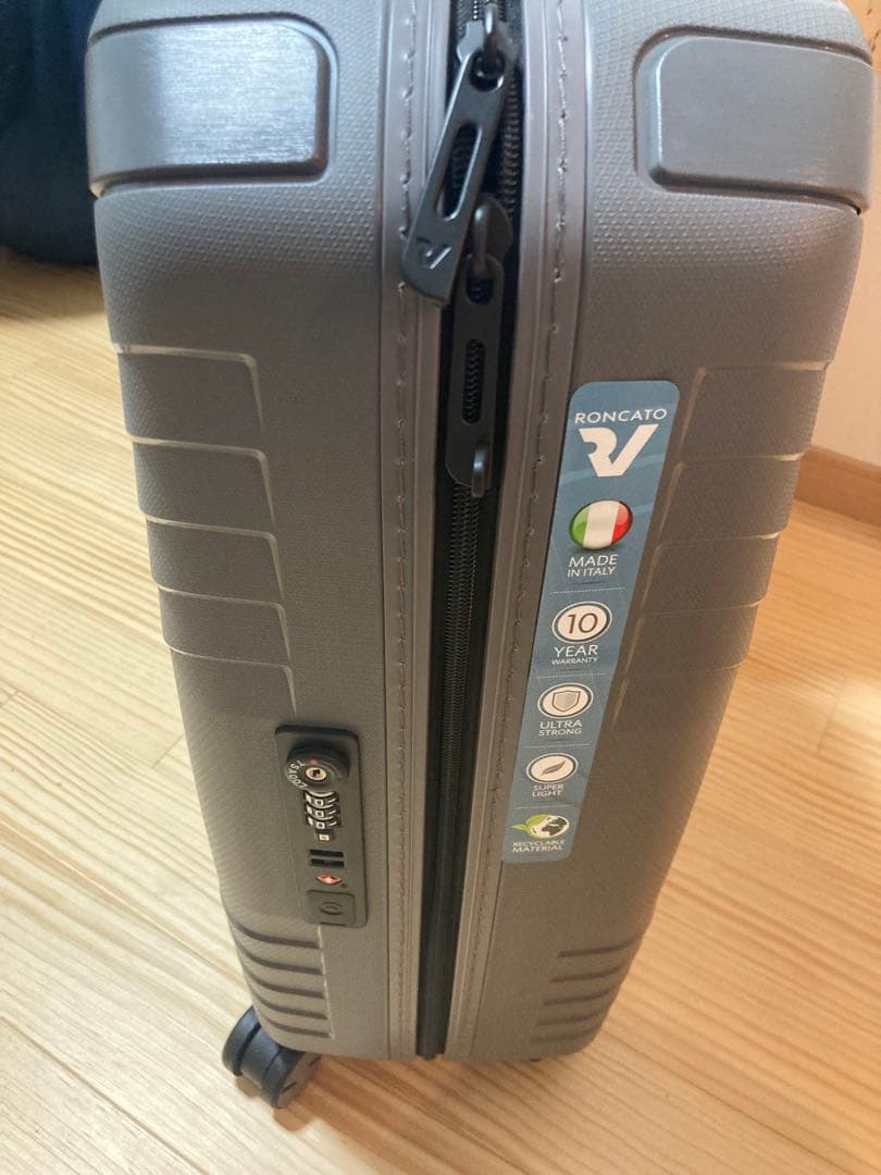 新品イタリア製キャリーケース　ロンカート　イプシロン35～40L グレー