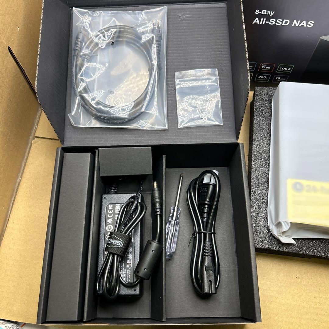 TERRAMASTER テラマスター F8 SSD Plus