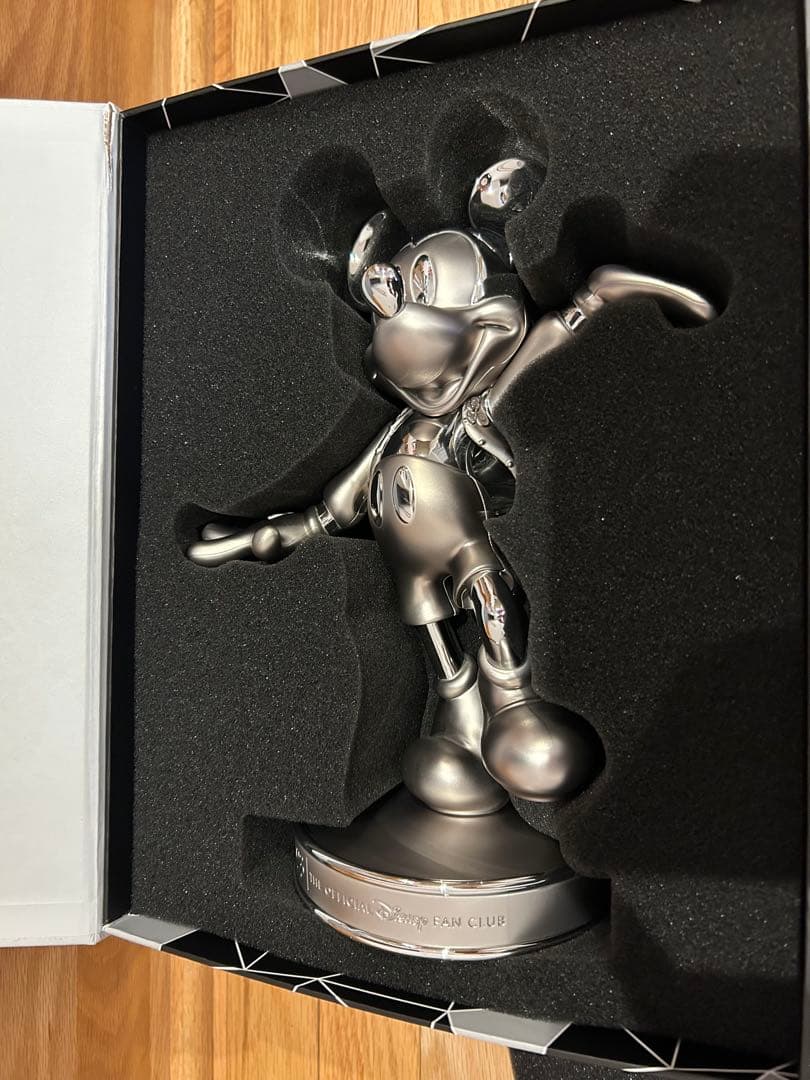D23 ディズニー　ミッキーマウス　フィギュア　シルバー　限定　非売品　2023