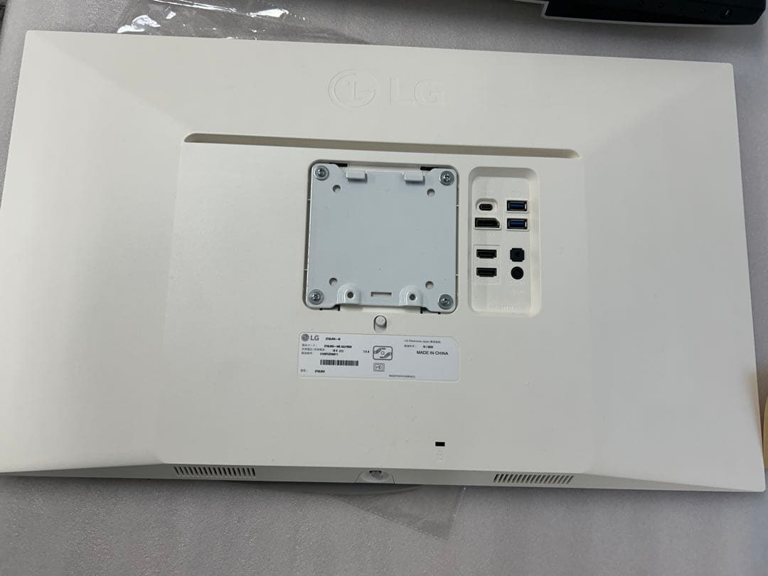 コムギ。LG モニター 27UL850-W / 27インチ