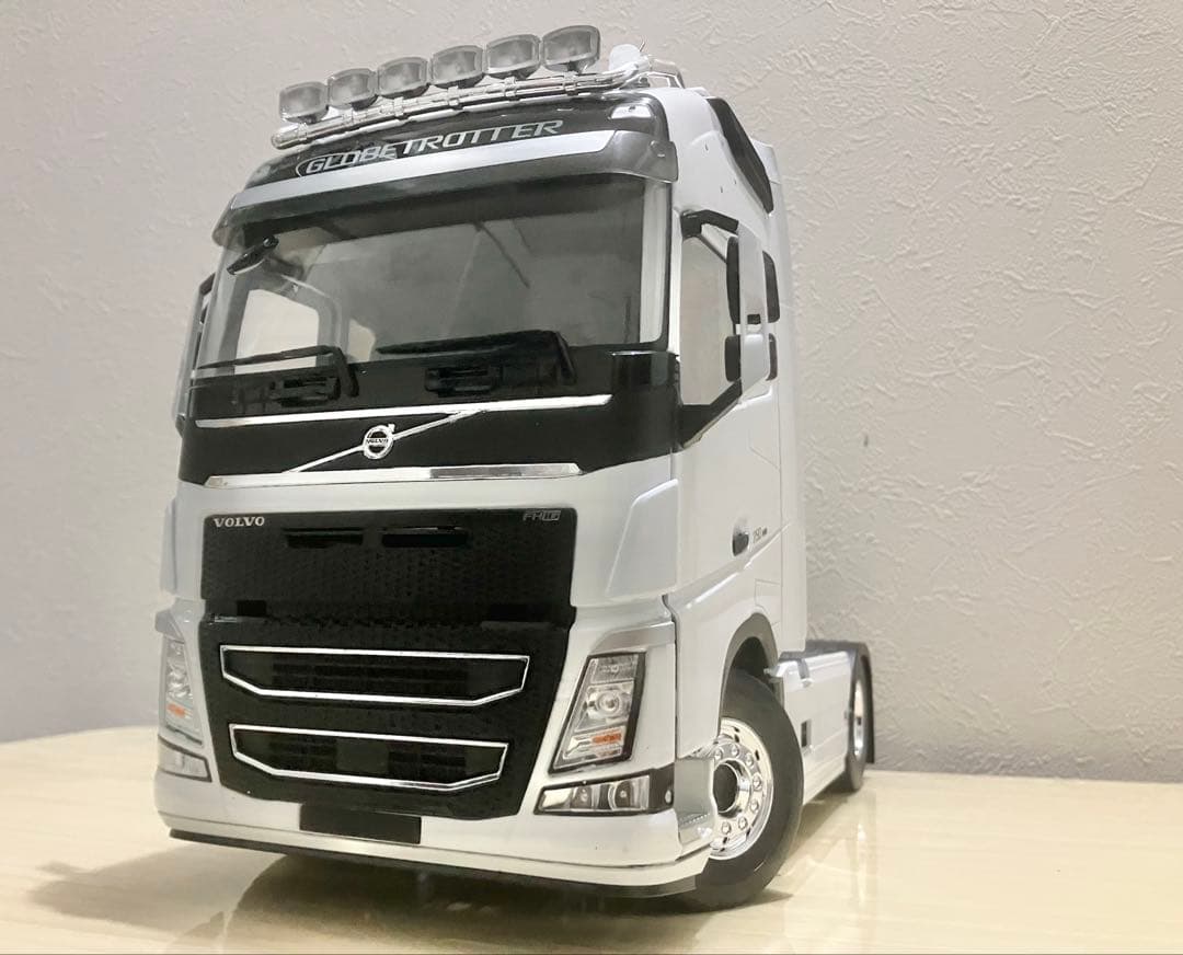 ボルボ 1/18 トラック トレーラーヘッド