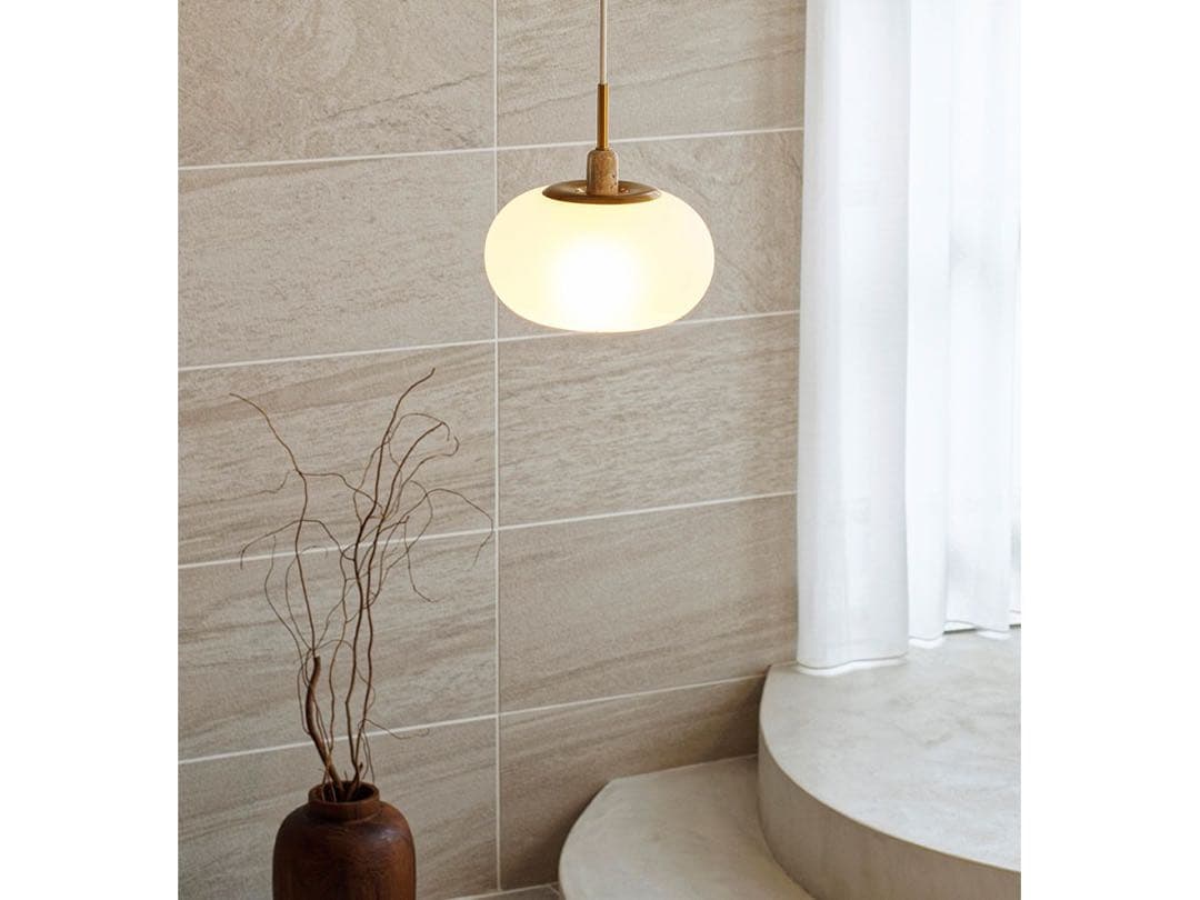 半透明ガラスと大理石の オーバル ペンダントライト