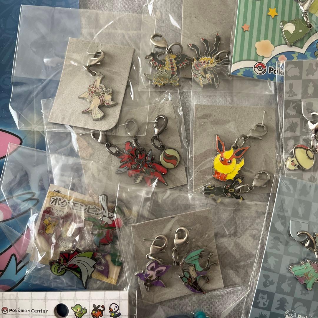 ポケットモンスターのグッズまとめて35点 メタルチャーム ラバーチャーム