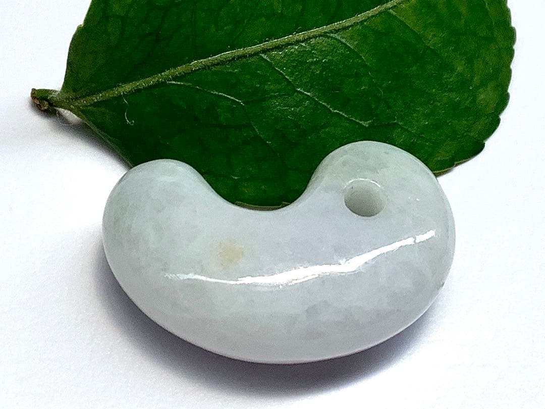 ✳粋の逸品‼️珍しい多彩色‼️糸魚川翡翠勾玉　数少ない1点 お守りに鑑定機関鑑別書