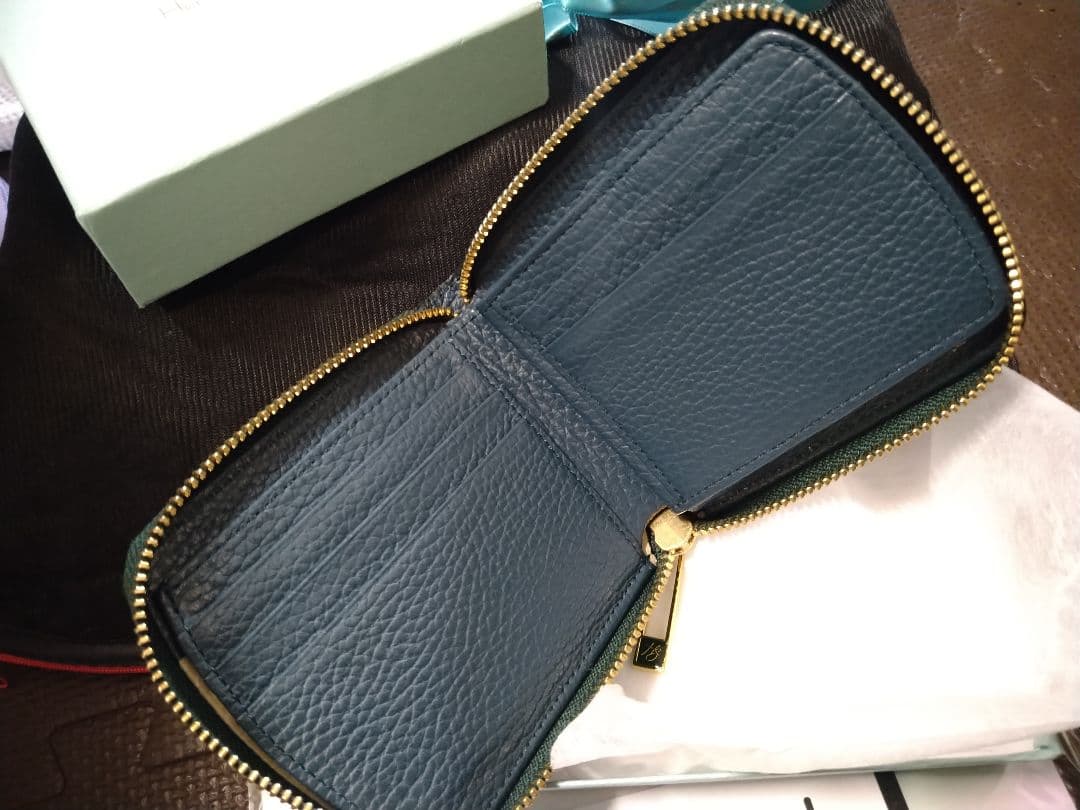 ハースケジュール　ヘビ革製　ダークグリーン二つ折り財布　パイソン