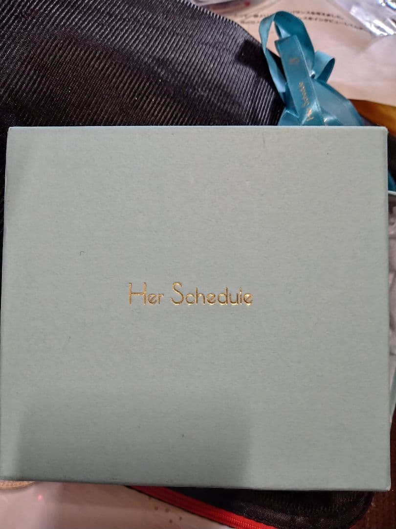 ハースケジュール　ヘビ革製　ダークグリーン二つ折り財布　パイソン