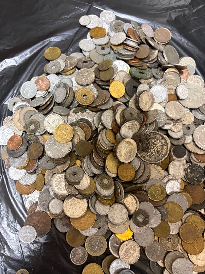 日本の昔のお金と海外のお金（約4キロ）