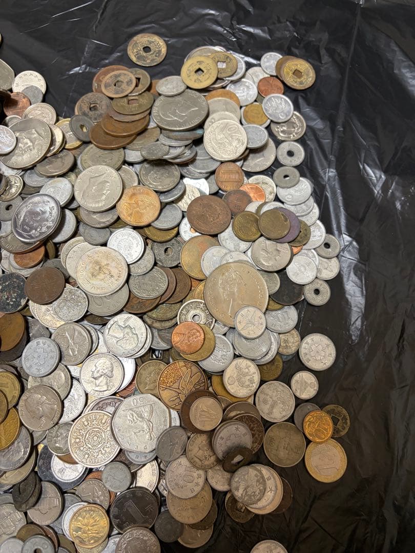 日本の昔のお金と海外のお金（約4キロ）