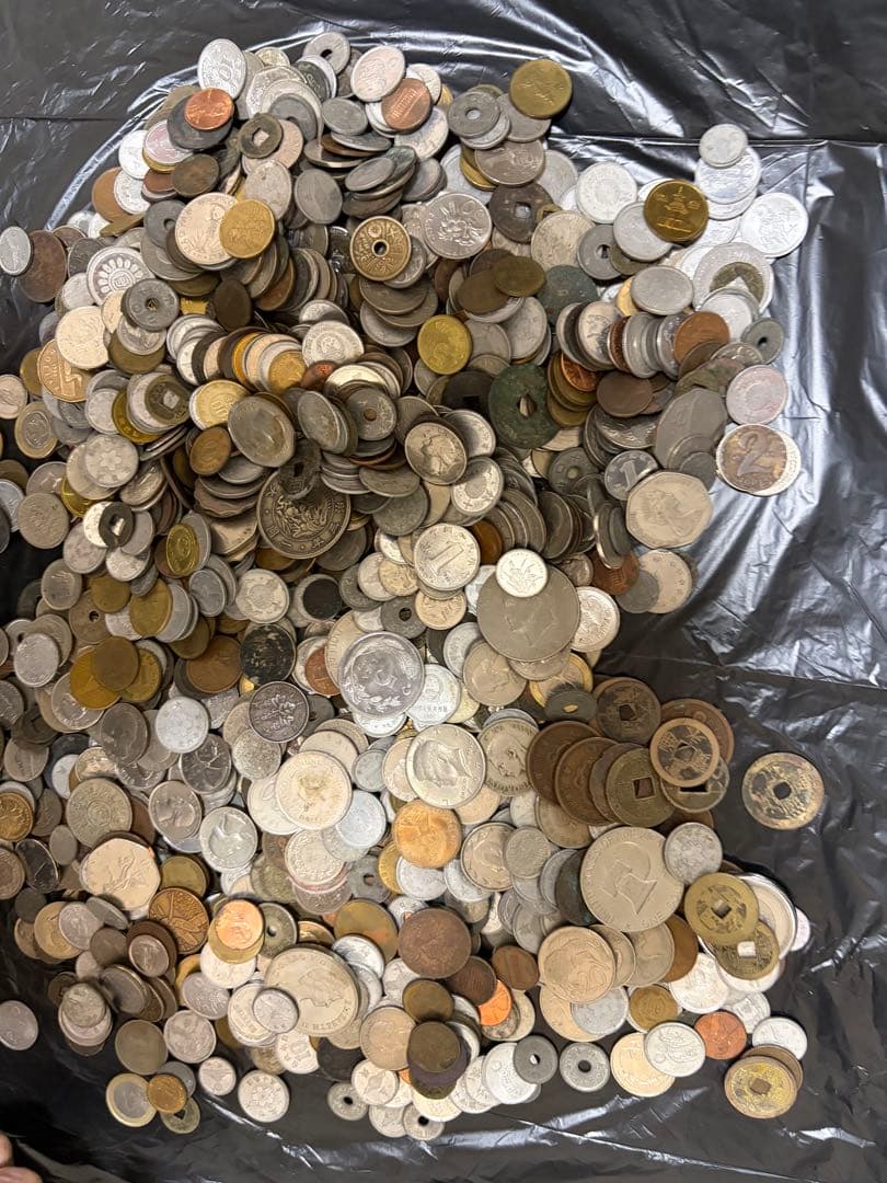 日本の昔のお金と海外のお金（約4キロ）