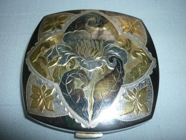 ◆美品 昭和初期（1925年頃）！花柄金銀彫金 純銀製 コンパクト重さ94.8ｇ