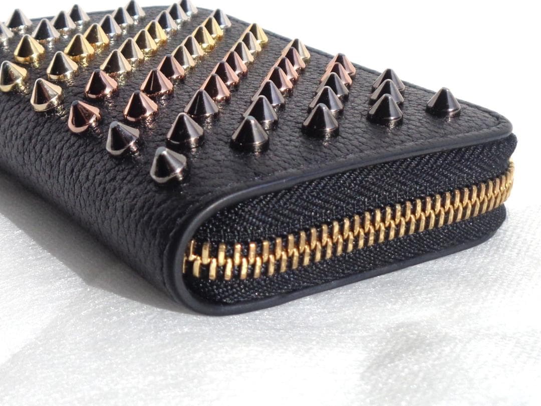 Christian Louboutin スパイク パネトーネ ケース 財布