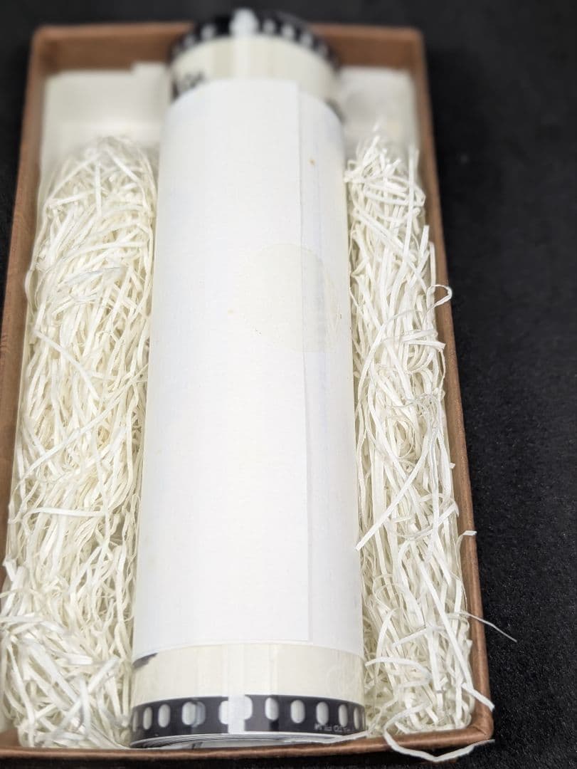 鳩山郁子　豆本と、サイン入りCAMERA Ｄａｙｓのフィル厶、（上箱無し）ら２個