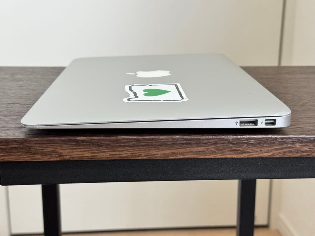 中古 MacBook Air 11インチ (Early 2015)
