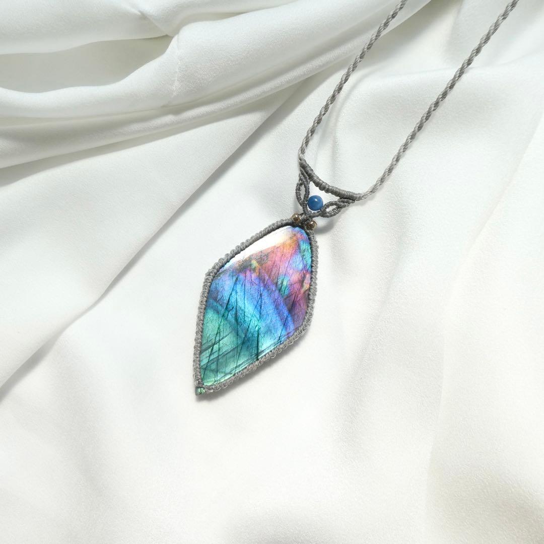 ねこまにあ　特大レインボーラブラドライトのマクラメネックレス