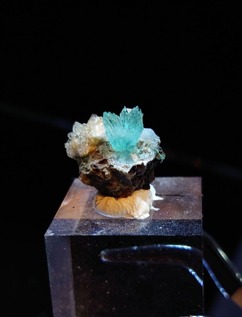 アポフィライト インド産 母岩付き 鉱石 鉱物 ミネラル 標本 原石 犬牙状 ④