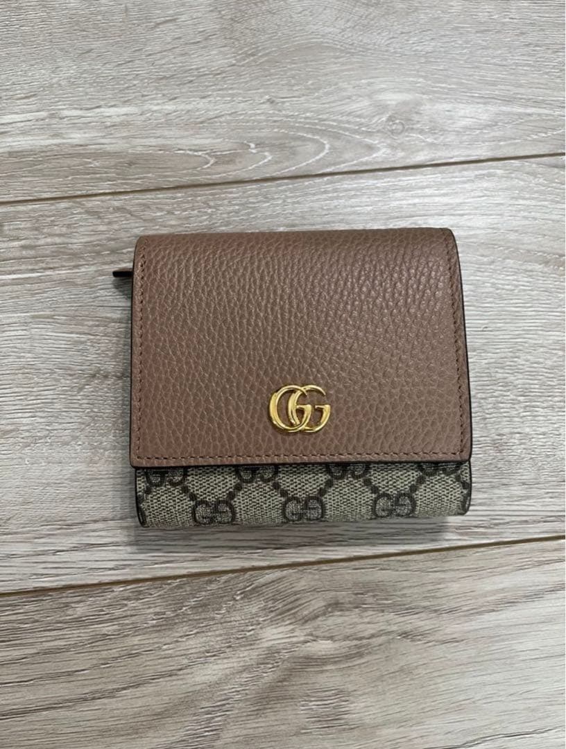 GUCCI GGマーモント2つ折り財布