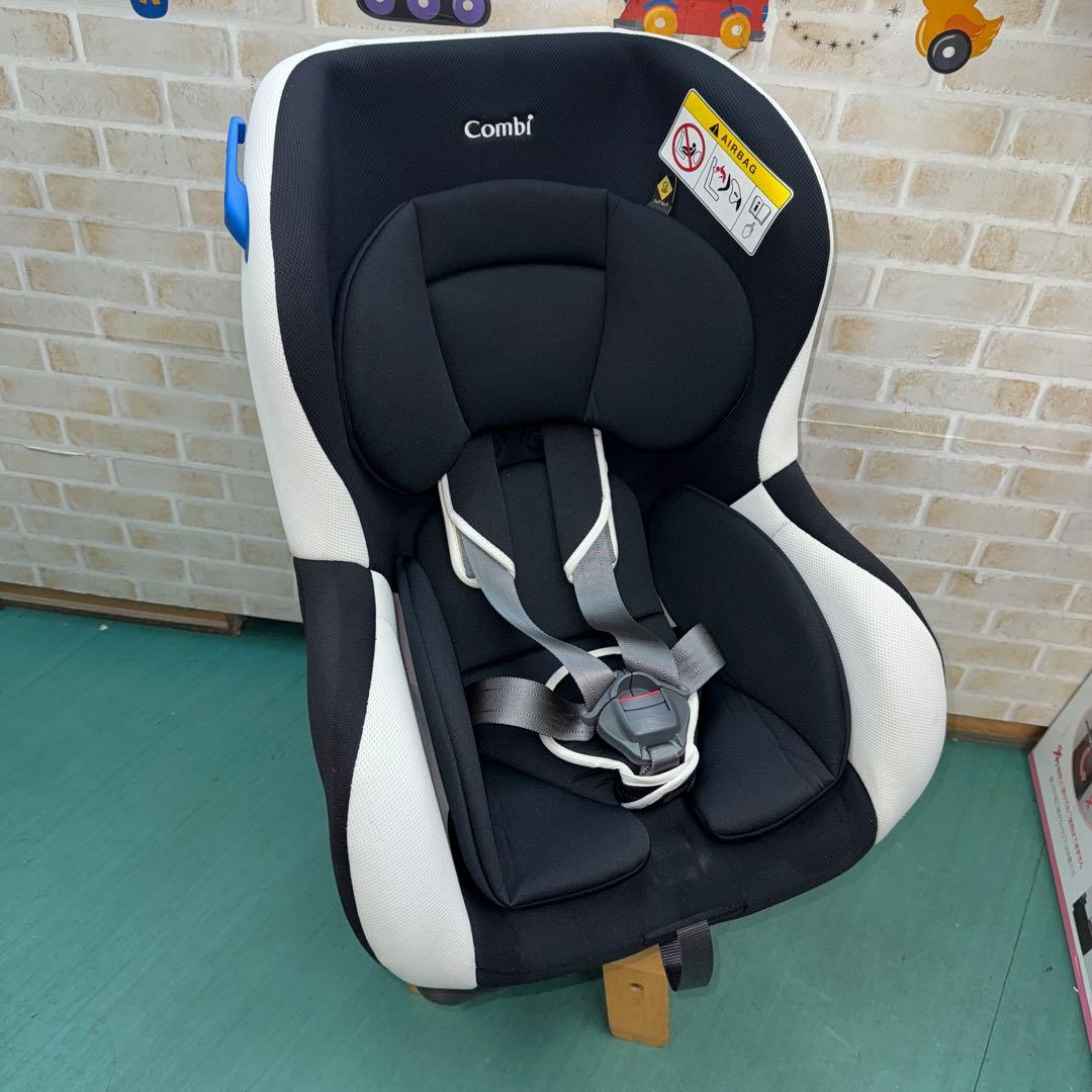 コンビ　チャイルドシート ウィゴー　新生児から　日本製