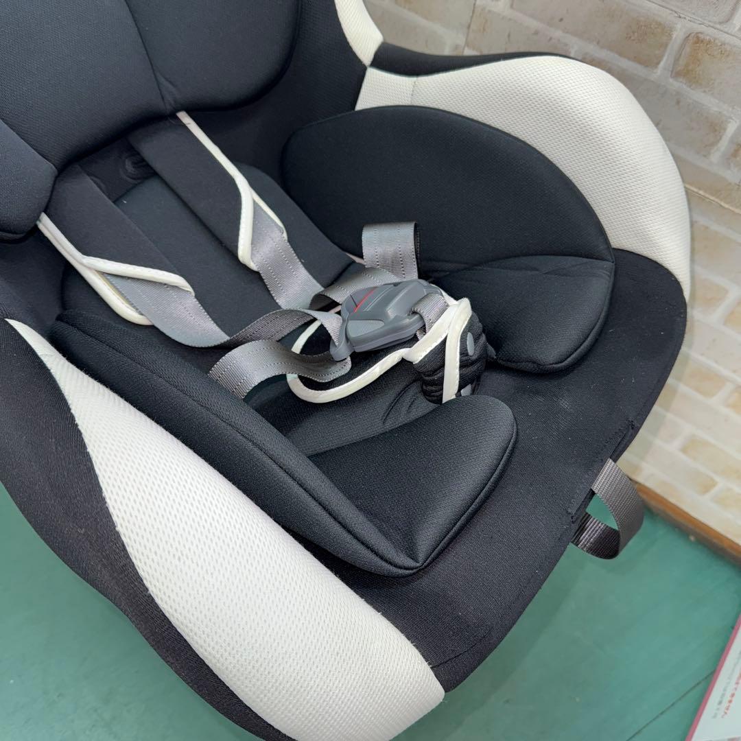 コンビ　チャイルドシート ウィゴー　新生児から　日本製