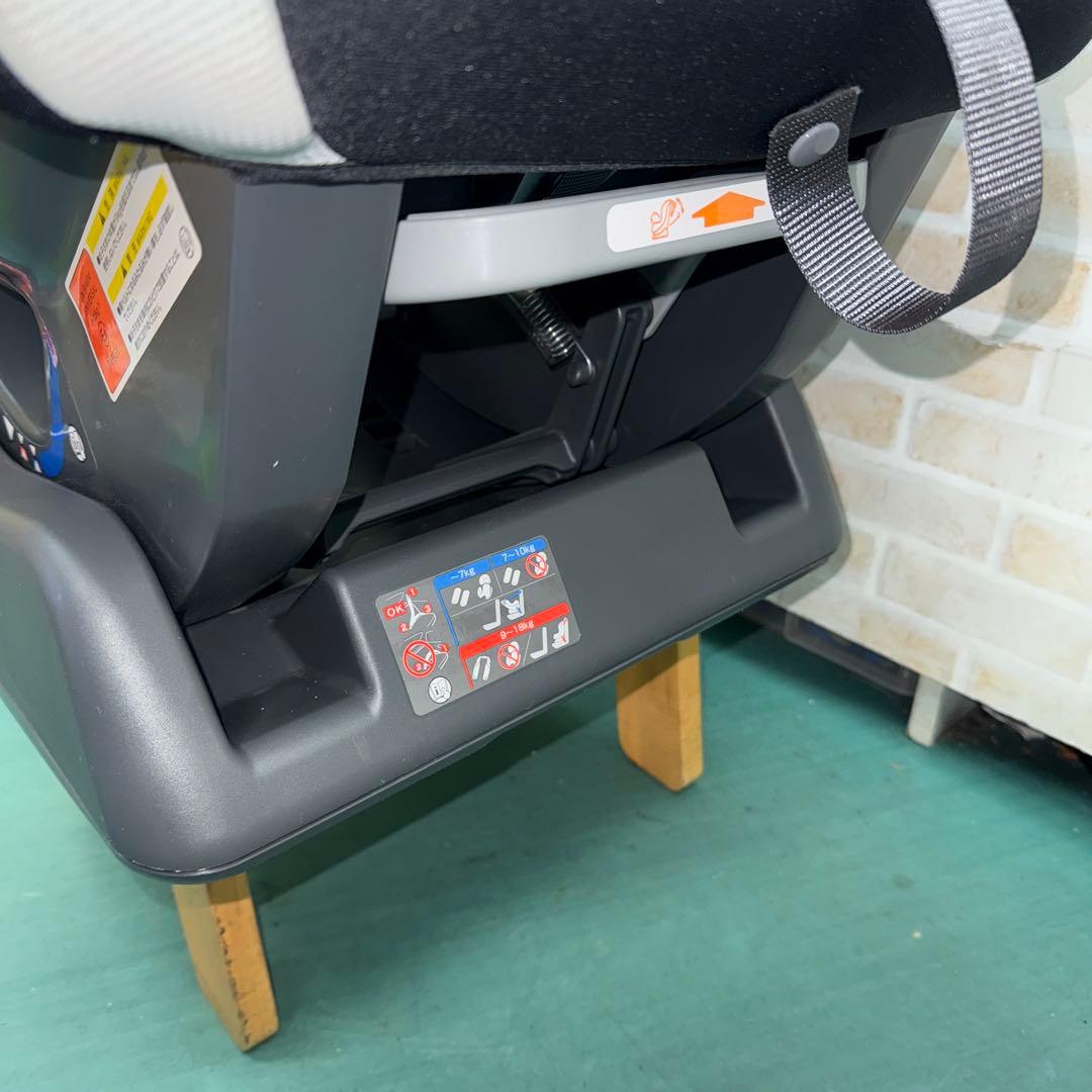 コンビ　チャイルドシート ウィゴー　新生児から　日本製