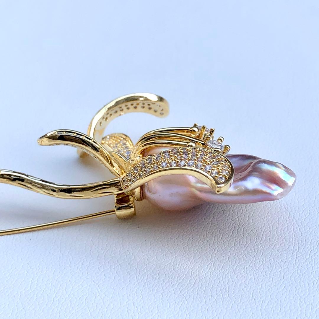 リカちゃんバロックパール　メタリックピンク26㍉お花ブローチBEN692