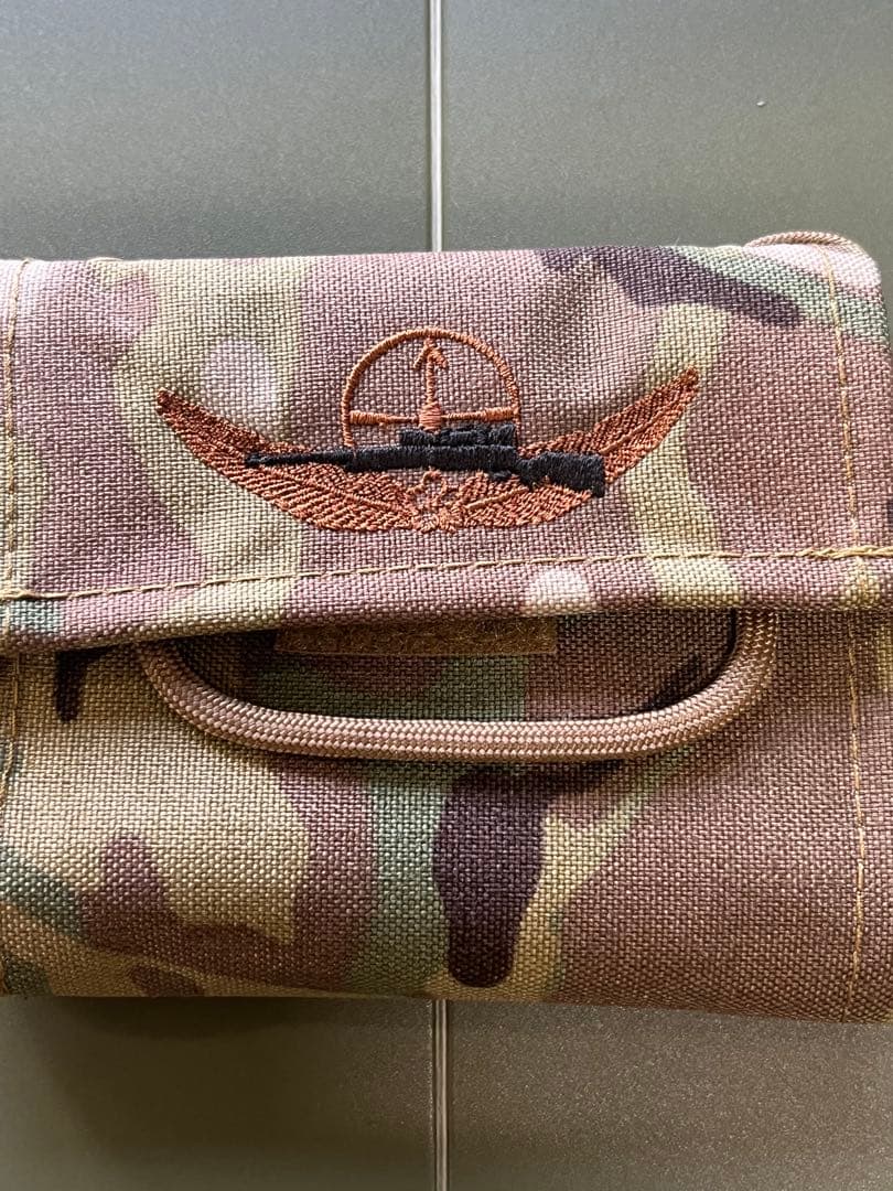 陸上自衛隊　狙撃徽章マーク付き　カード入れ