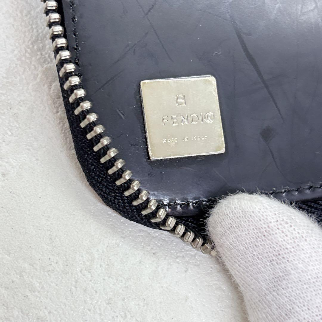 希少✨Fendi フェンディ 黒 レザー 二つ折り財布 ラウンドファスナー