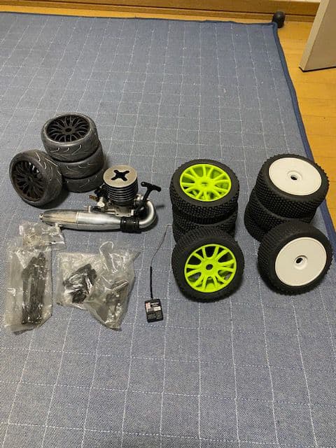 RCカー用オフロードタイヤとエンジンセット