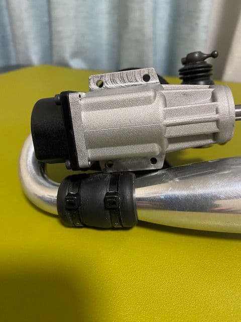 RCカー用オフロードタイヤとエンジンセット