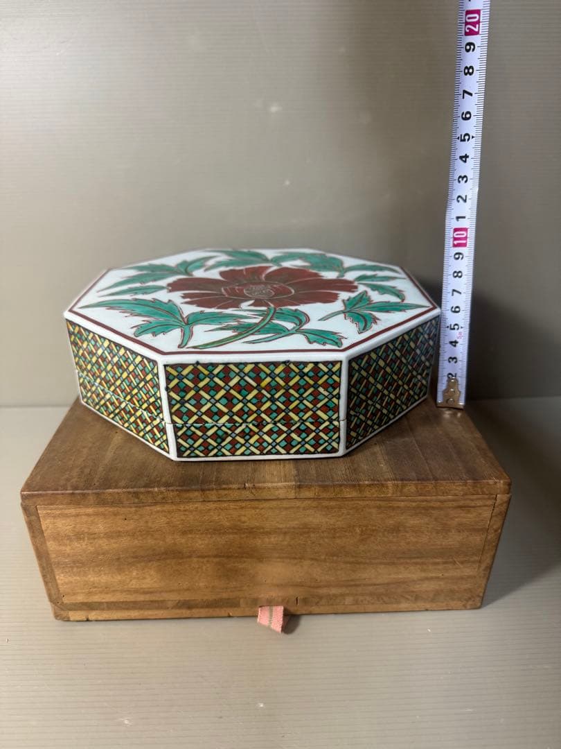 2416 九谷泉焼　加全作　色絵牡丹文　飾筥　蓋物　時代物