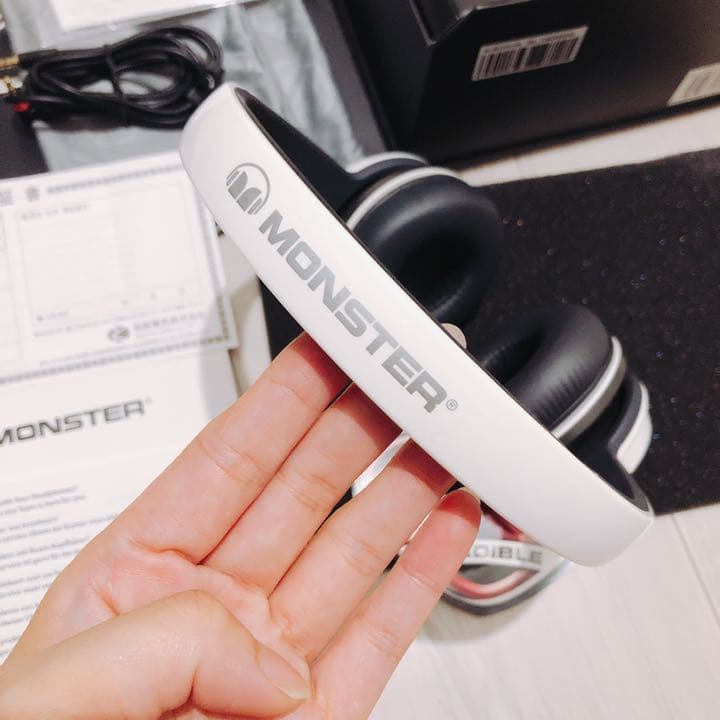 MONSTER モンスターケーブル ヘッドフォン イヤホン 白 ホワイト
