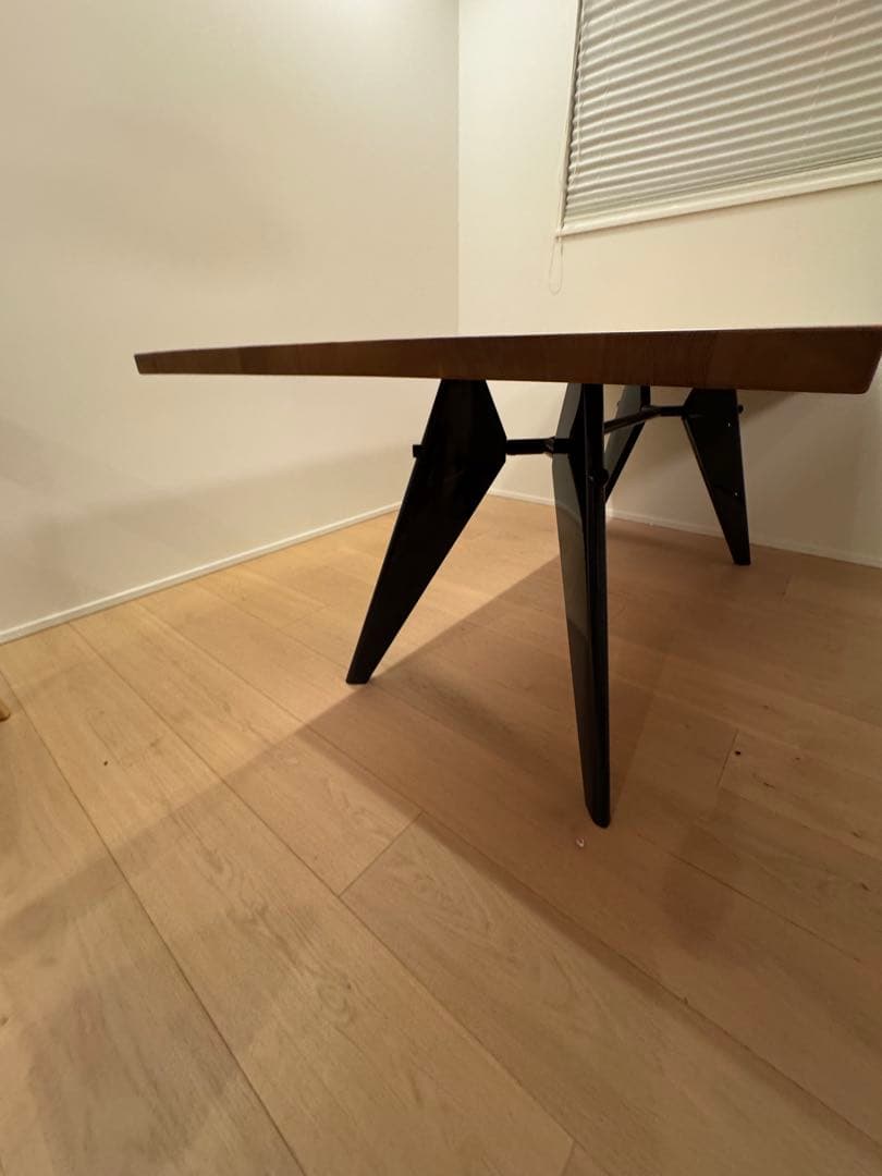 ヴィトラ　ジャンプルーヴェ　EMテーブル