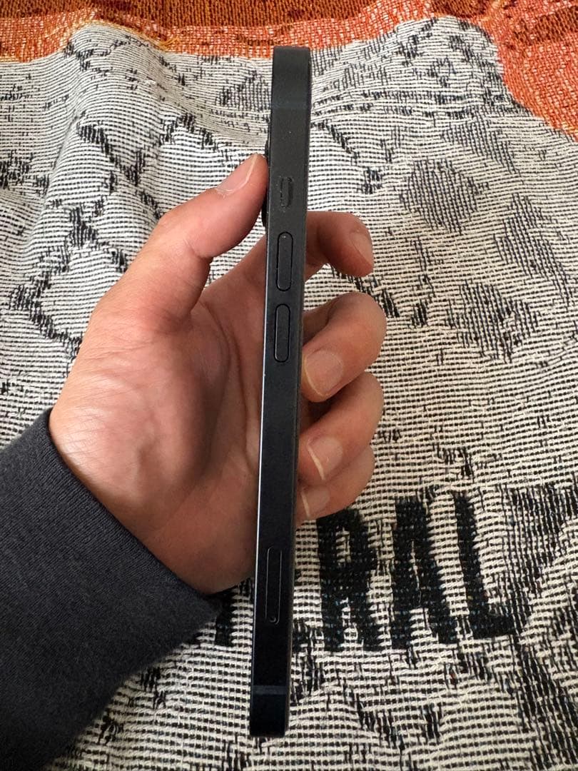 Apple iPhone 13 ブラック 本体　simフリー