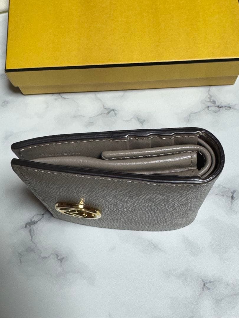 FENDI 二つ折り財布エフイズフェンディ