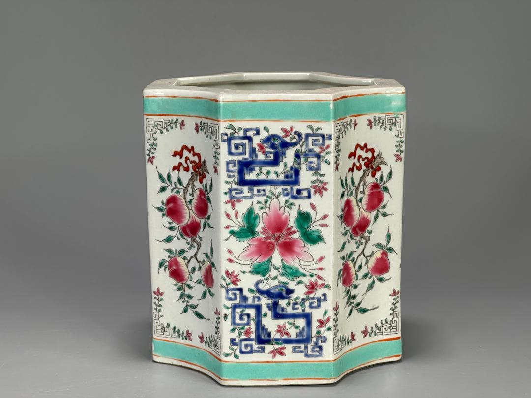 中国　清　粉彩　桃文　花卉文　八角形花柄筆筒　花瓶