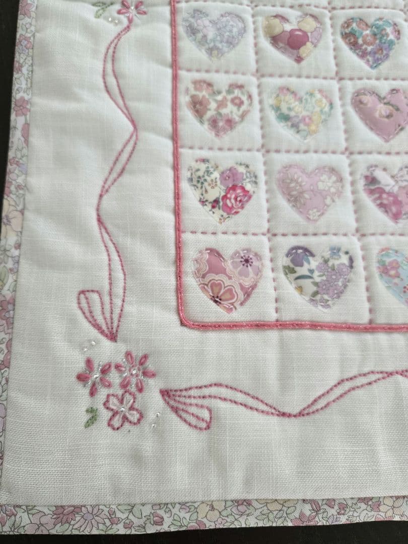 ホビーラホビーレ♪アップリケタペストリー♪ハート&リボン完成品